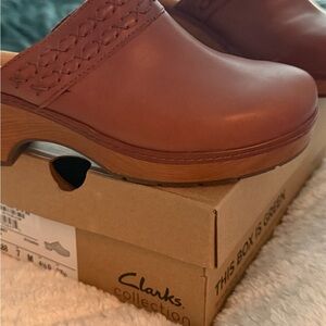 Clarks Women's Tan Leather Mules